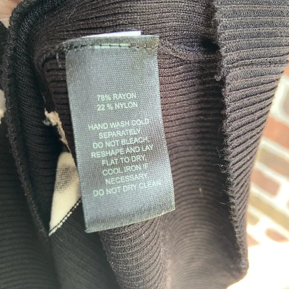 White House Black Market, black and white sweater with geometric pattern, XL - Picture 7 of 7